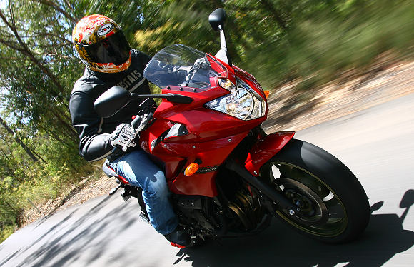Prueba de la Yamaha XJ6 600 Diversion 2009