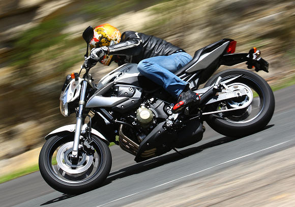 Prueba de la Yamaha XJ6 600 Naked 2009
