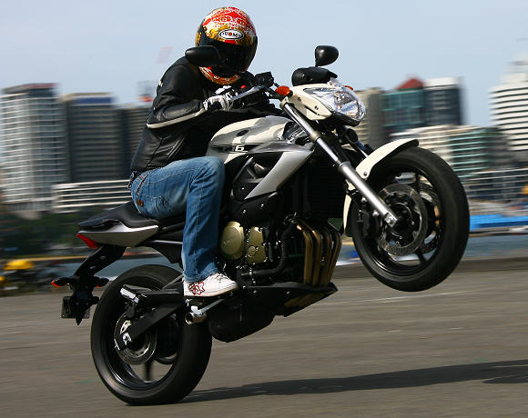 Prueba de la Yamaha XJ6 600 Naked 2009