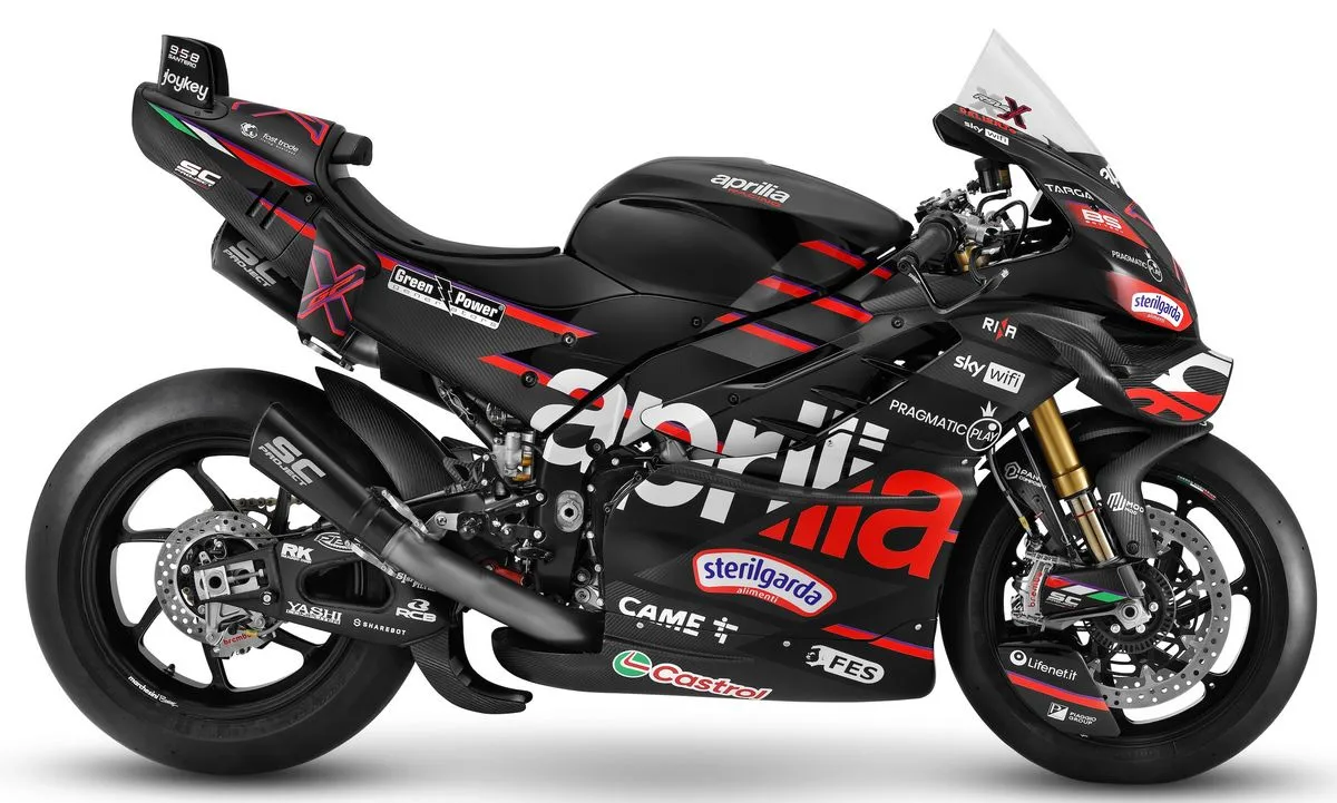 Une moto Aprilia 1100 RSV4 X-GP
