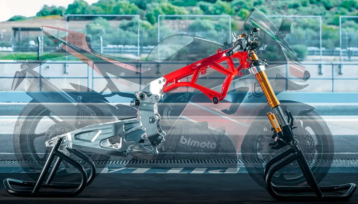Une vue semi-transparente de la Bimota KB998 Rimini et son cadre rouge, ses pièces en aluminium usiné