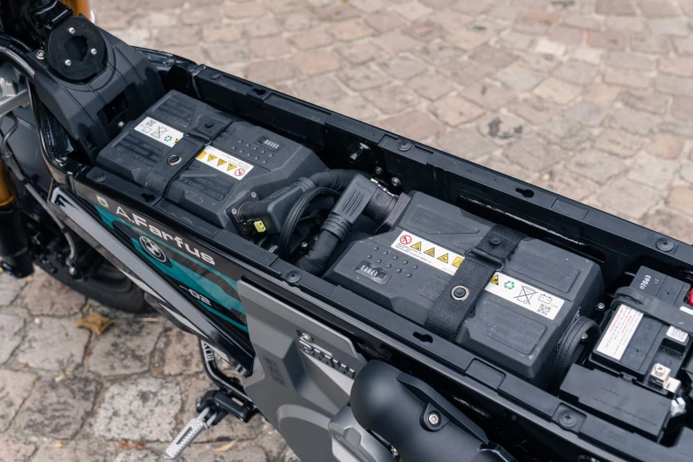 batteries-motos-BMW_CE02-2024