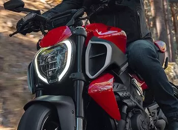 Ducati Diavel V4