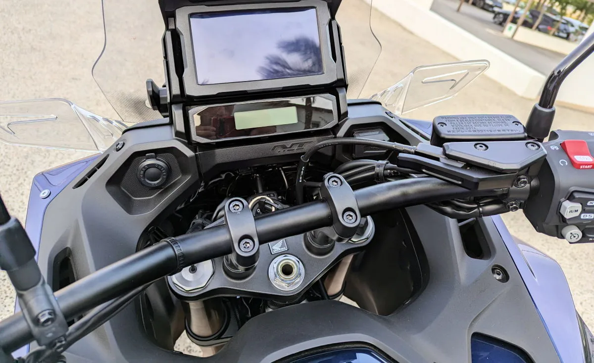 Essai de la Honda NT 1100 DCT Electronic Suspension
