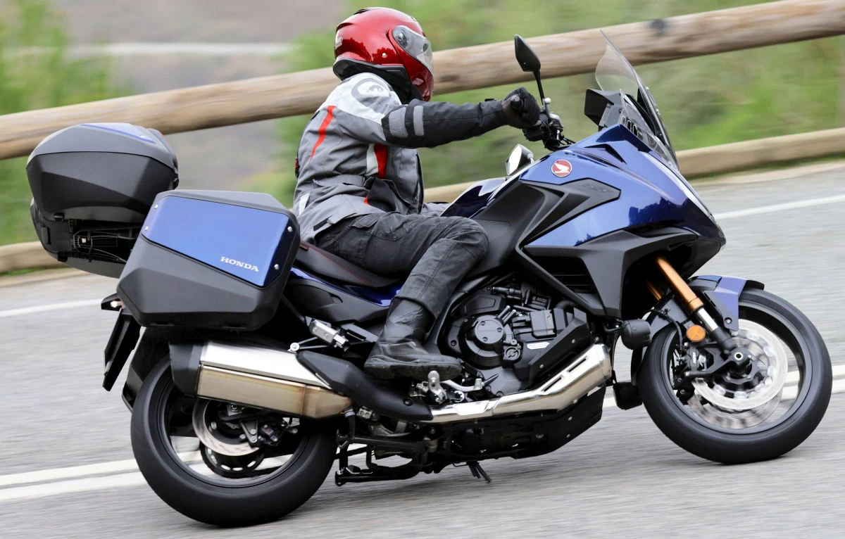 Essai de la Honda NT 1100 DCT Electronic Suspension