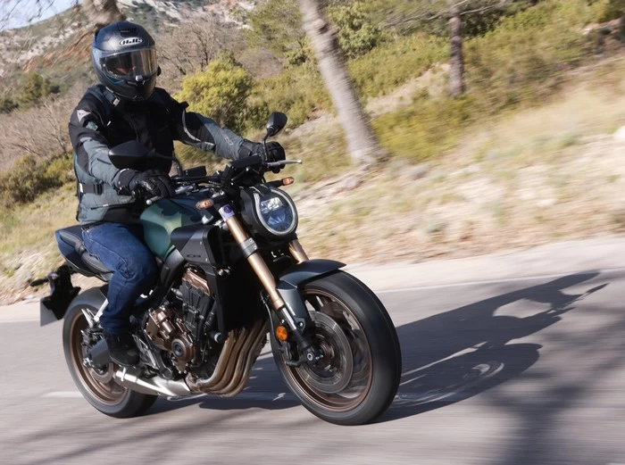 La Honda CB 650 R fait preuve d'une super agilité