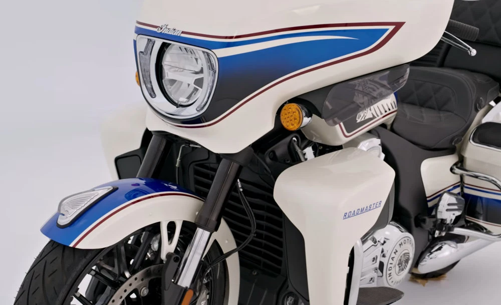 L'avant d'une moto Indian 1830 Roadmaster Signature Series