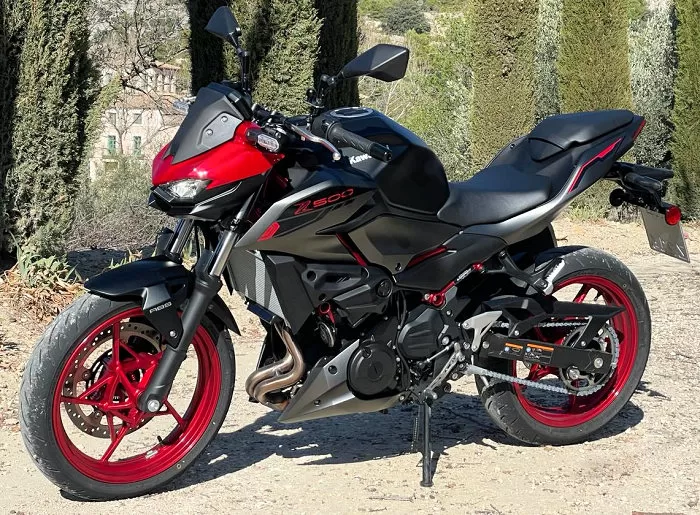 Bel aspect pour cette Kawasaki Z 500
