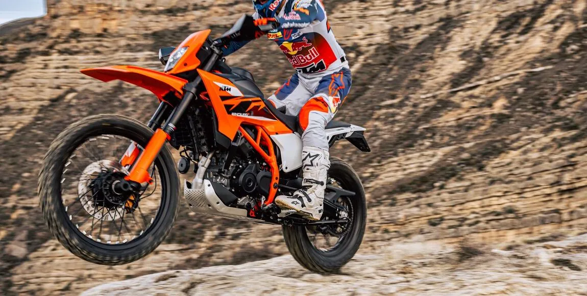 La KTM 125 Enduro R en action off-road