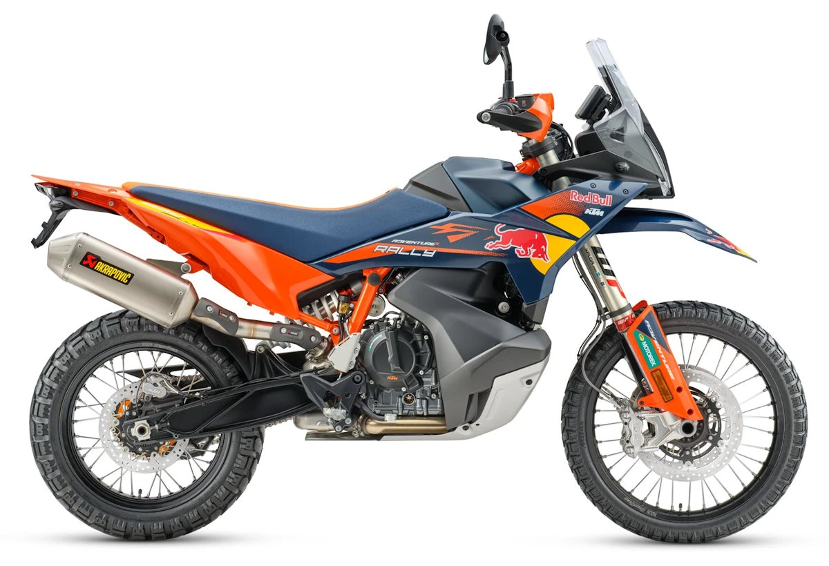 Une KTM 890 Adventure R Rally de 2026 bleue et orange