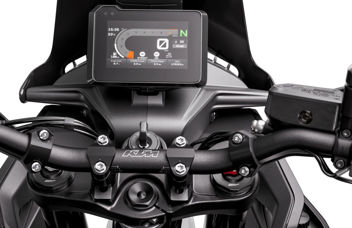 Le poste de conduite de la KTM 890 SMT