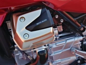 Le moteur 1042 cm3 de la Moto-Guzzi V100 mandello