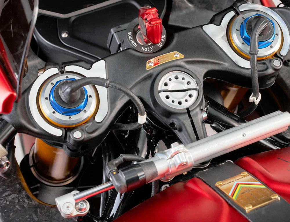 MV-Agusta Superveloce 1000 Ago - cockpit