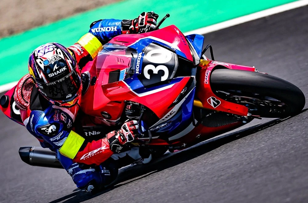 Johann Zarco sur la Honda CBR 1000 RR-R SP du team HRC aux 8 heures de Suzuka 2025