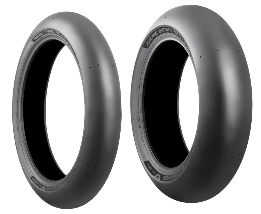 Un train de pneus Bridgestone Battlax V03
