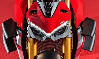 Ducati 1100 Streetfighter V4