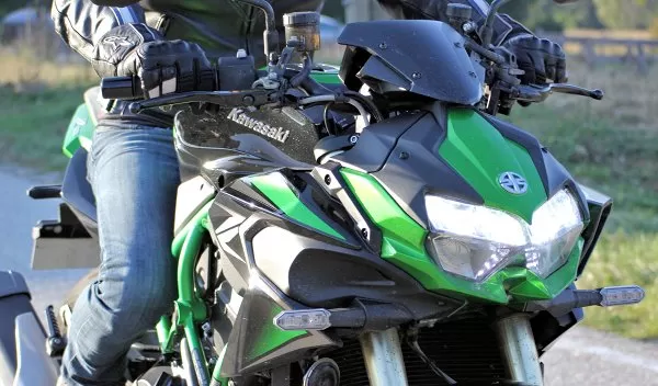 Vue de face de la Kawasaki Z H2 SE