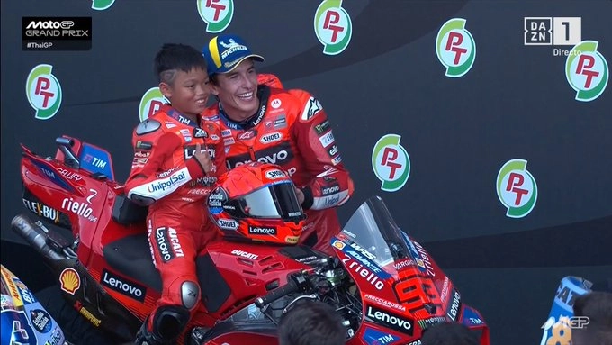 Marc-Marquez-fan-thailande-motogp
