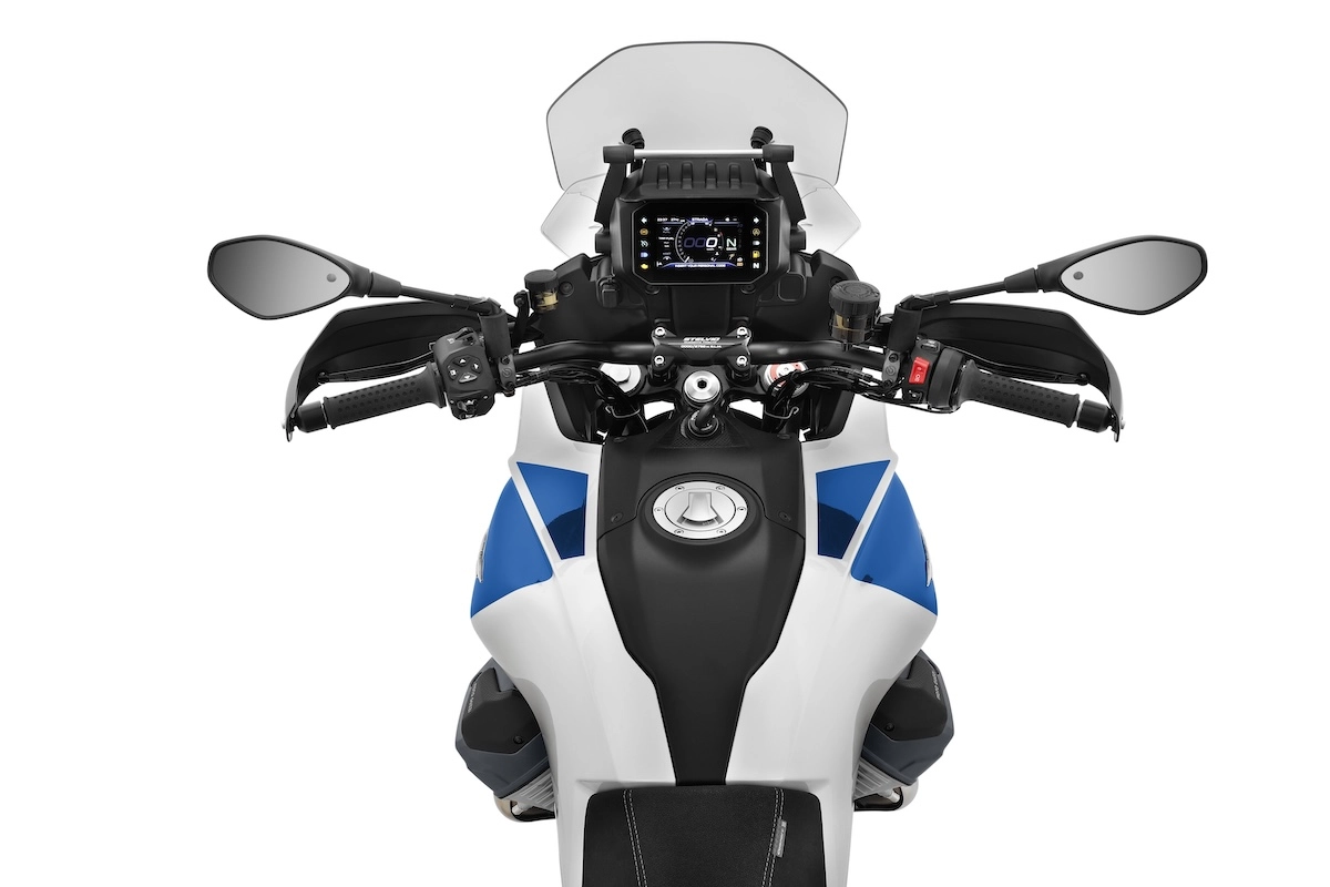 Moto-Guzzi-Stelvio-Duecento-Tributo
