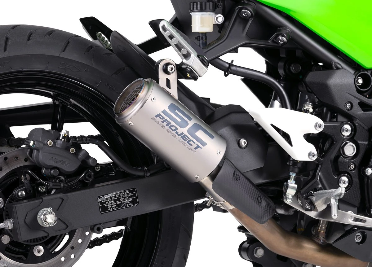 un échappement SC-Project CR-T en titane pour Kawasaki Z 500 / Ninja 500