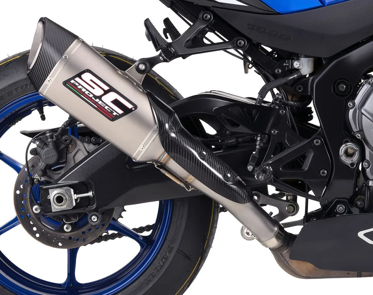 Un silencieux SC Project SC1-R 250 mm installé sur une Suzuki GSX-R1000R de 2026