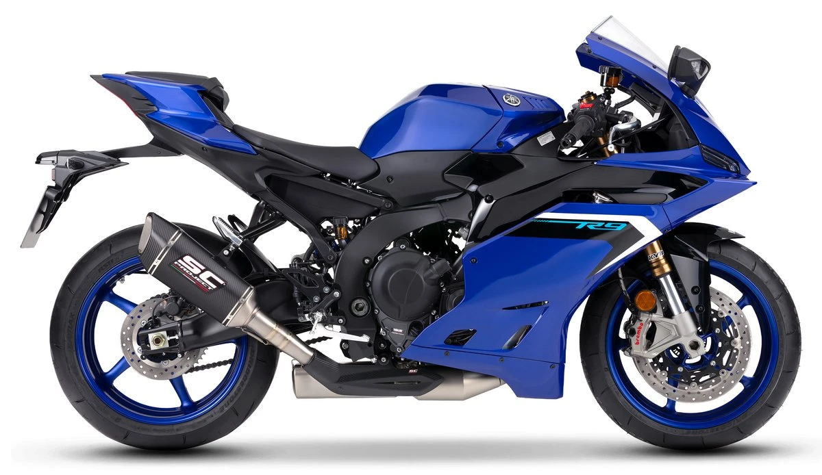 Une Yamaha R9 Bleu avec un silencieux SC-Project