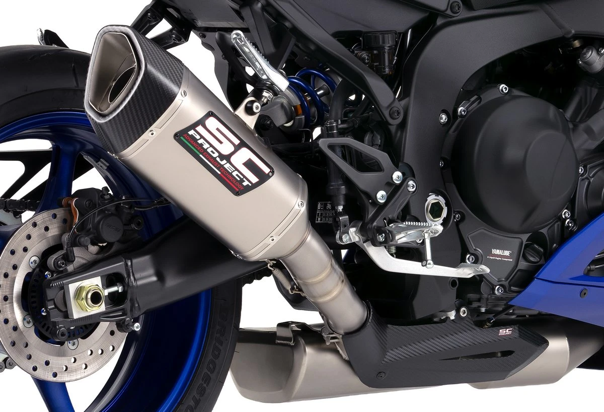 Un silencieux SC-Project sur une Yamaha R9 Bleu