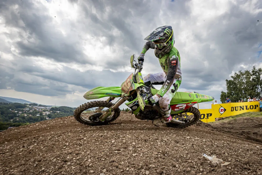 Romain Febvre lors du MXGP de Loket 2025, en haut d'une bute