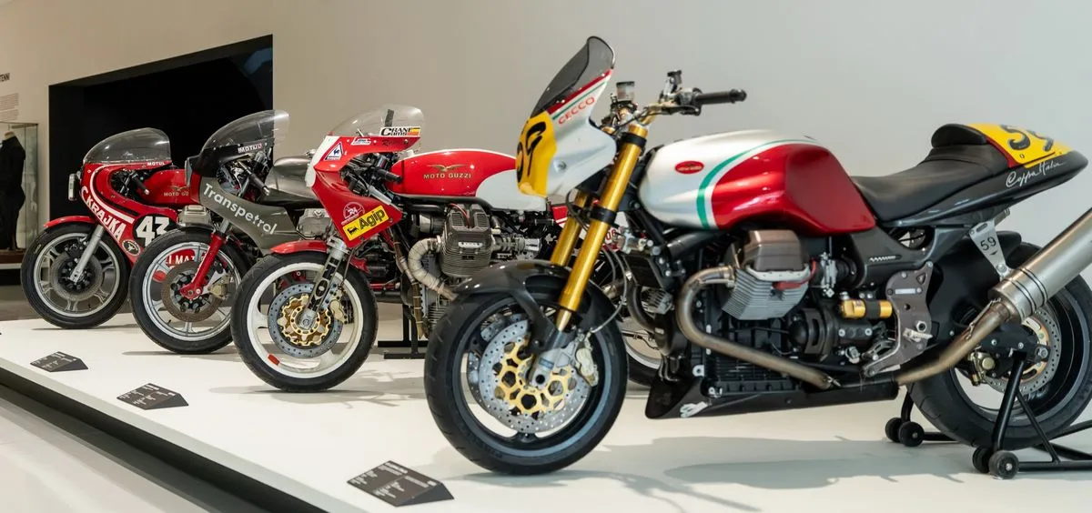 Des modèles historiques de Moto-Guzzi dans son musée