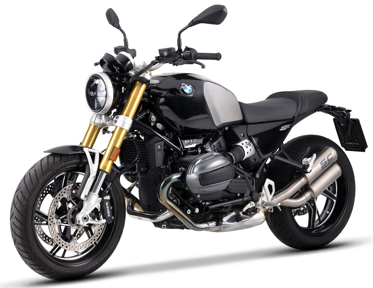 Una BMW R12 NineT con un silenciador «slip-on» Twin CR-T de titanio
