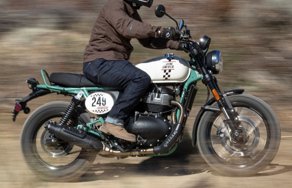 Royal-Enfield 650 Bear - en action