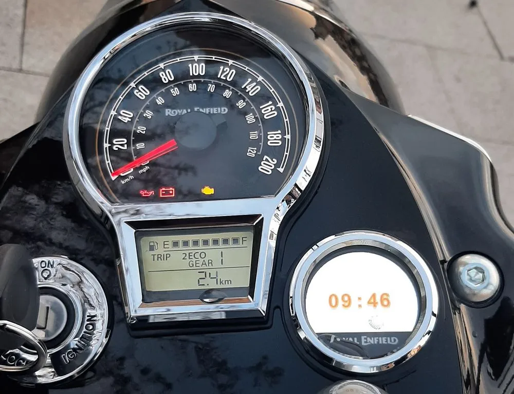 Essai de la Royal-Enfield 650 Classic 2025 - tableau de bord