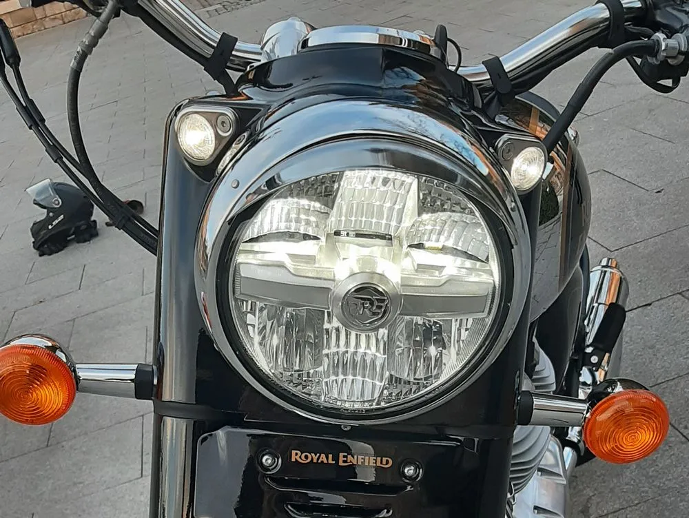 Essai de la Royal-Enfield 650 Classic 2025 - phare