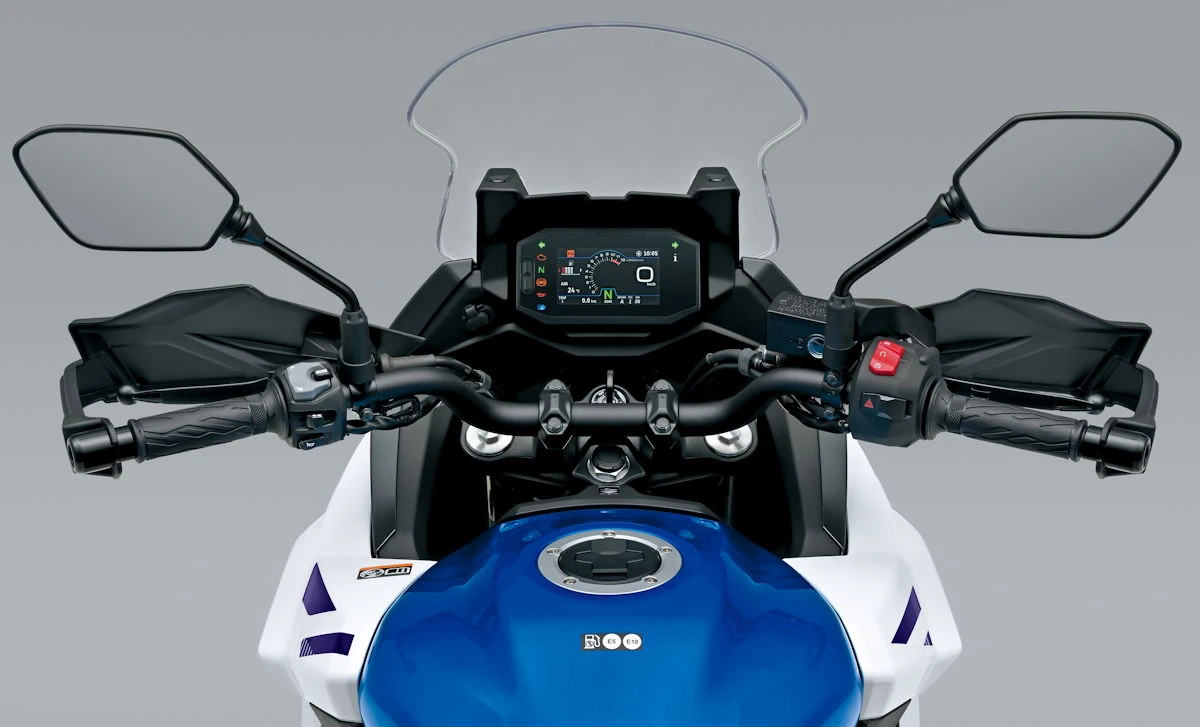 Le cockpit de la Suzuki 650 SV7-GX