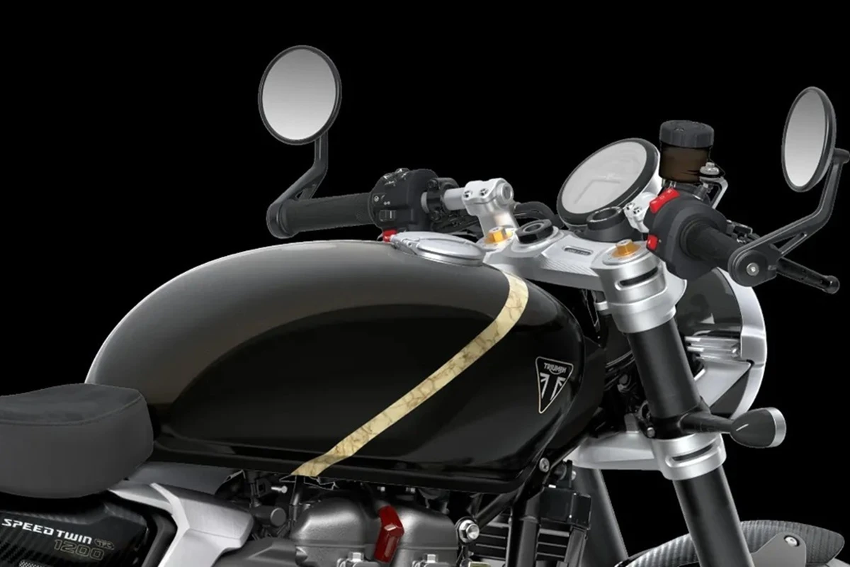Le poste de conduite de la Triumph 1200 Speed Twin TFC
