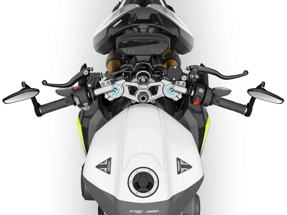 Vue du dessus sur le poste de conduite de la Triumph 765 Street Triple Moto2 Edition de 2026