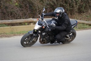 Le FZ1 une tenue de route irréprochable