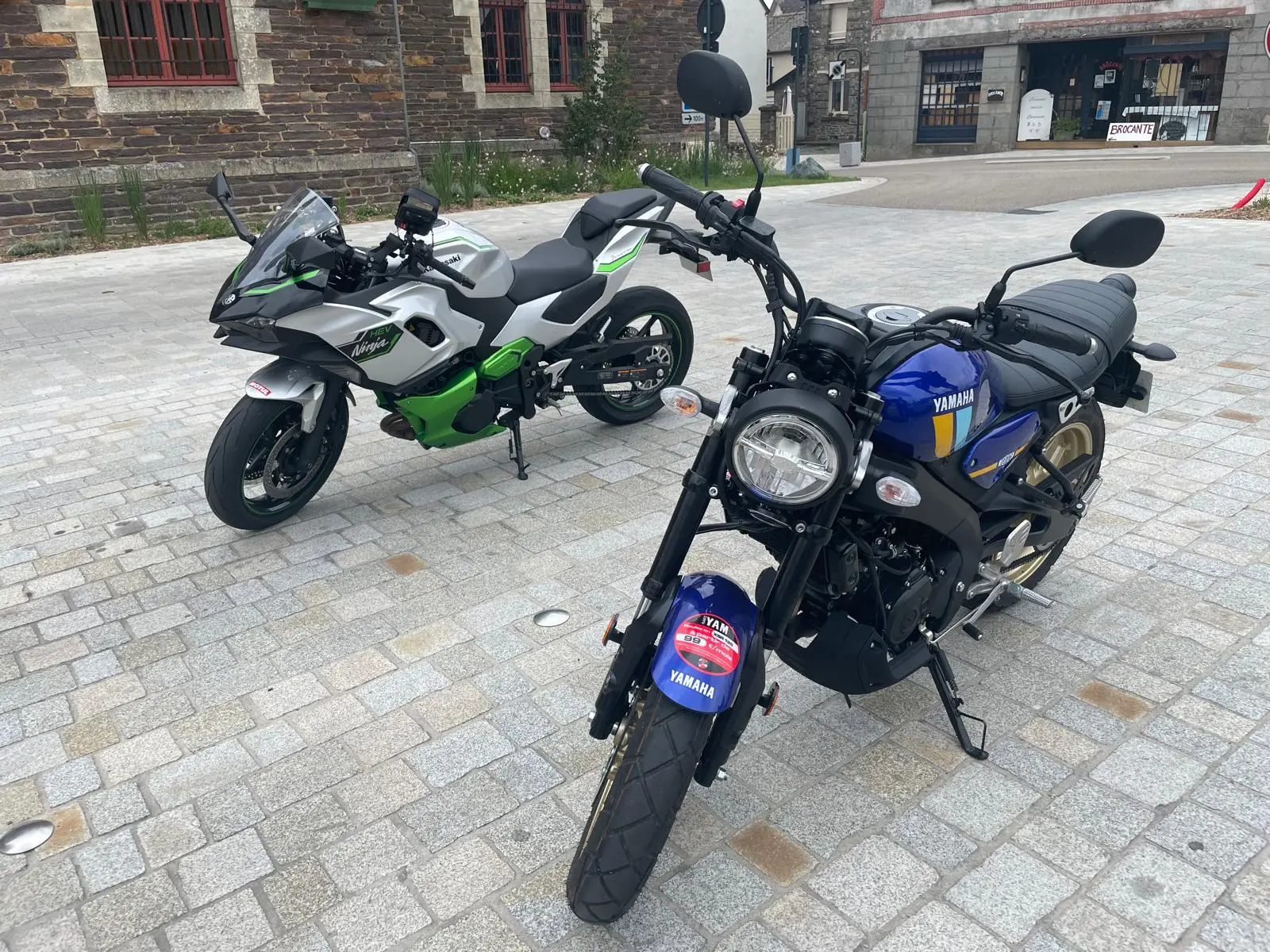 Yamaha-XSR125-Kawasaki-Ninja7-Hybrid